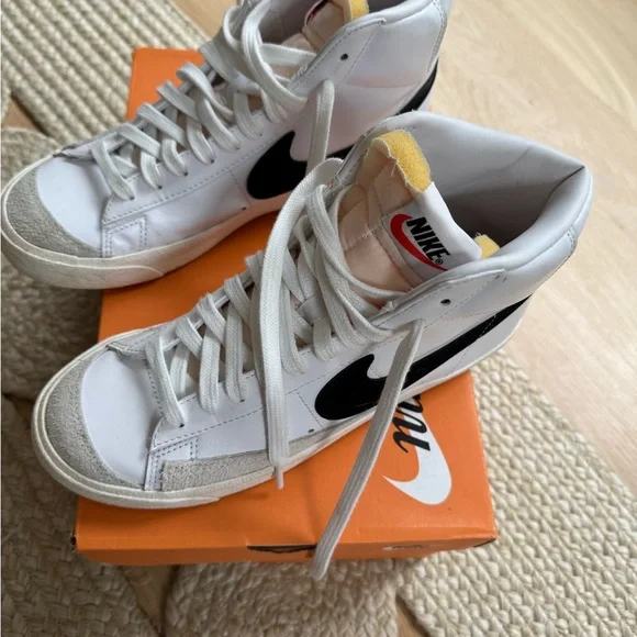 Nike Blazer Mid ‘77 Blazer Sneakers - Picture 3 of 8